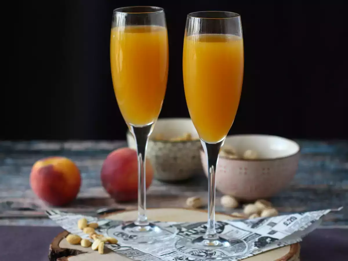 Recept Bellini, enostaven italijanski koktajl z breskvami, ki ga lahko pripravite doma!
