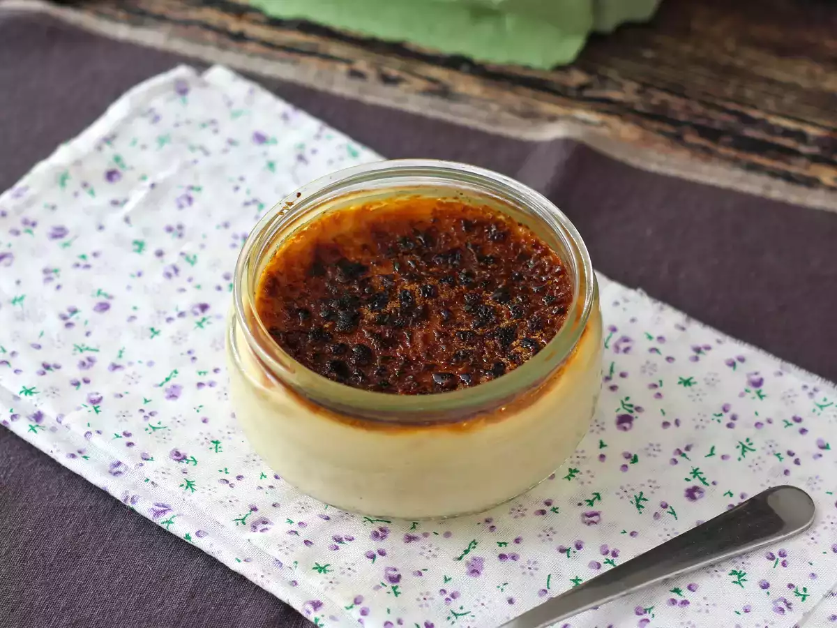 Recept Izjemno enostavni crème brûlées z zračnim cvrtnikom!
