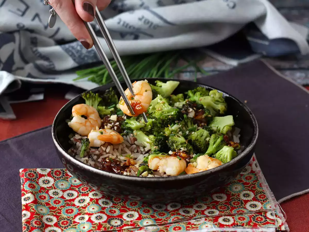 Recept Brokoli in kozice v pikantni korejski omaki - preprost, uravnotežen in pikanten obrok