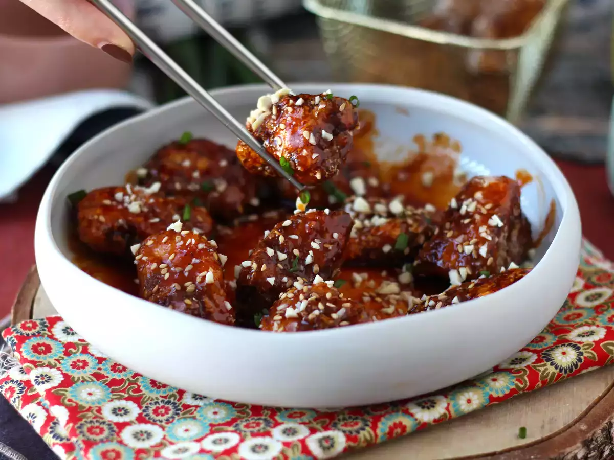 Recept Korejski ocvrti piščanec s pikantno omako gochujang - dakgangjeong