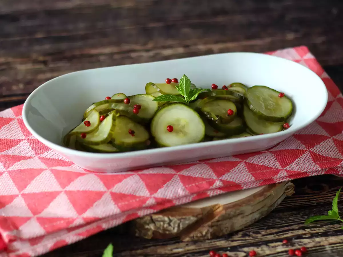Recept Sladko-kisle kumare: hitra in okusna priloga za poletje!