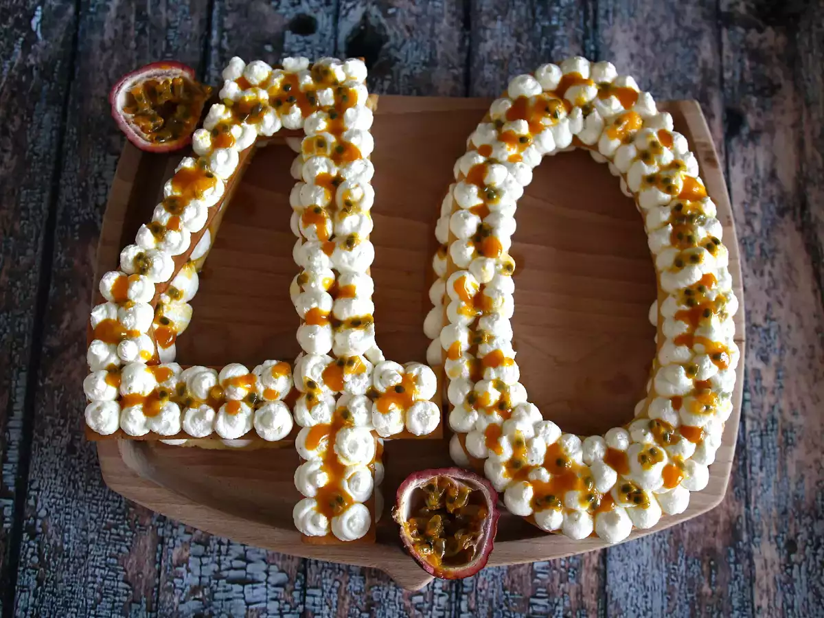 Recept Eksotična številčna torta z mangom in pasijonko