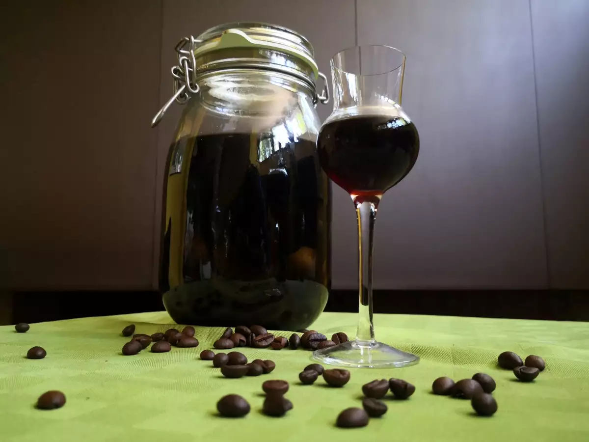 Recept Nocino, recept in sestavine za pripravo doma