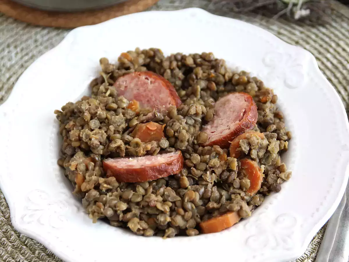 Recept Klobasa morteau in dušena leča
