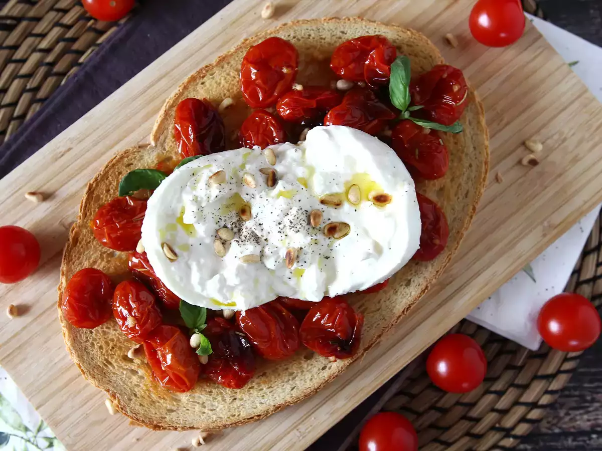 Recept Brusketa iz pečenega paradižnika in burrate