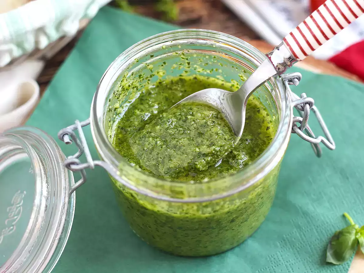 Recept Domači zeleni pesto - pesto alla genovese