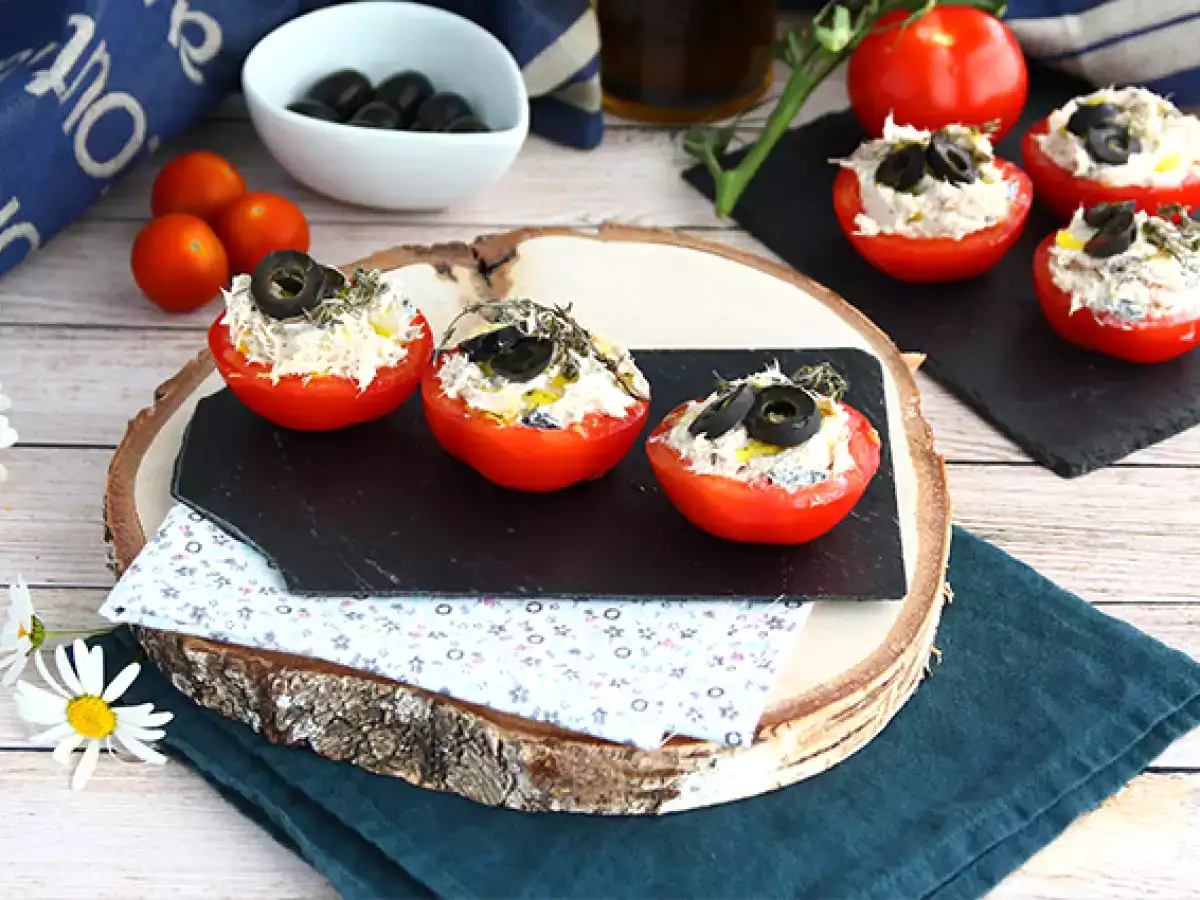 Recept Paradižnik, polnjen s tuno, fromage frais in olivami