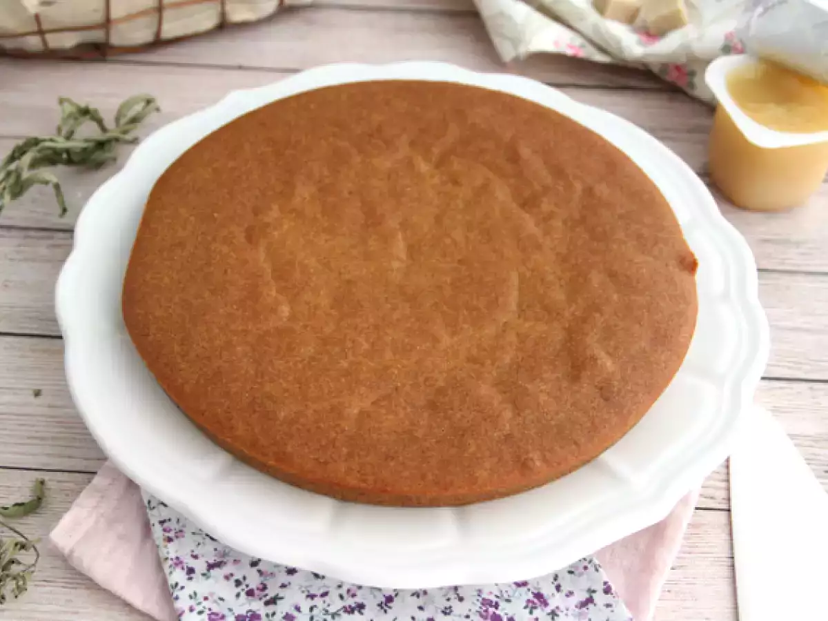 Recept Torta iz sojinega jogurta z jabolčno omako (veganska in brez glutena)
