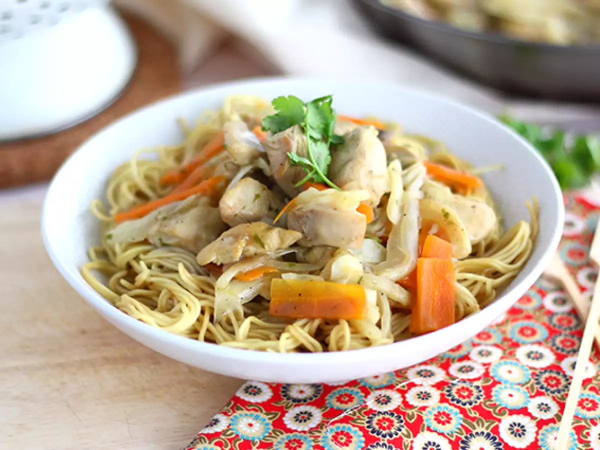 Recept Chow mein (chao men), kitajski rezanci s piščancem in zelenjavo