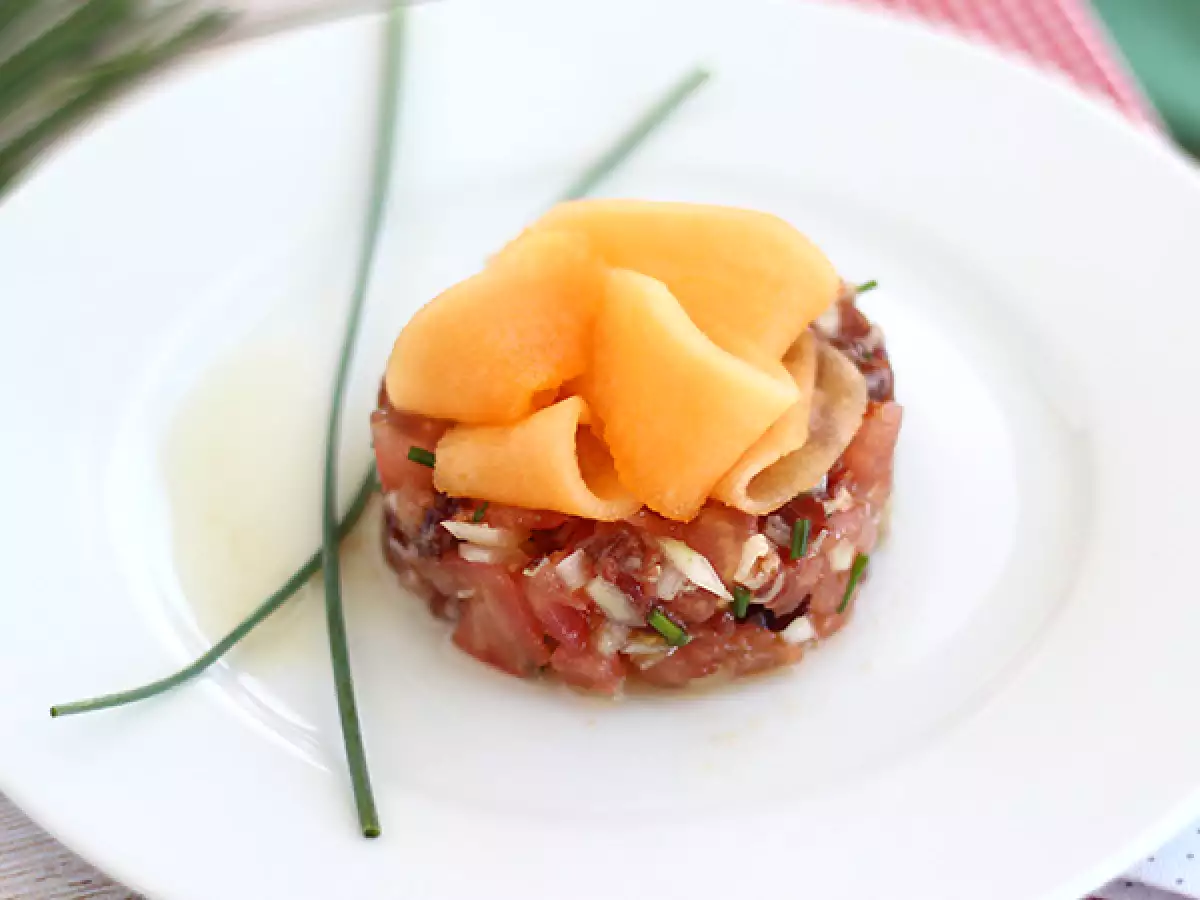 Recept Tatar iz šunke, melone in paradižnika