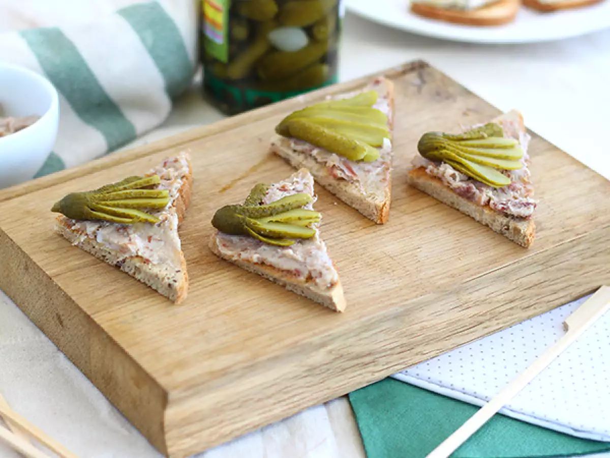 Recept Hrenovka z rilletami in kumaricami