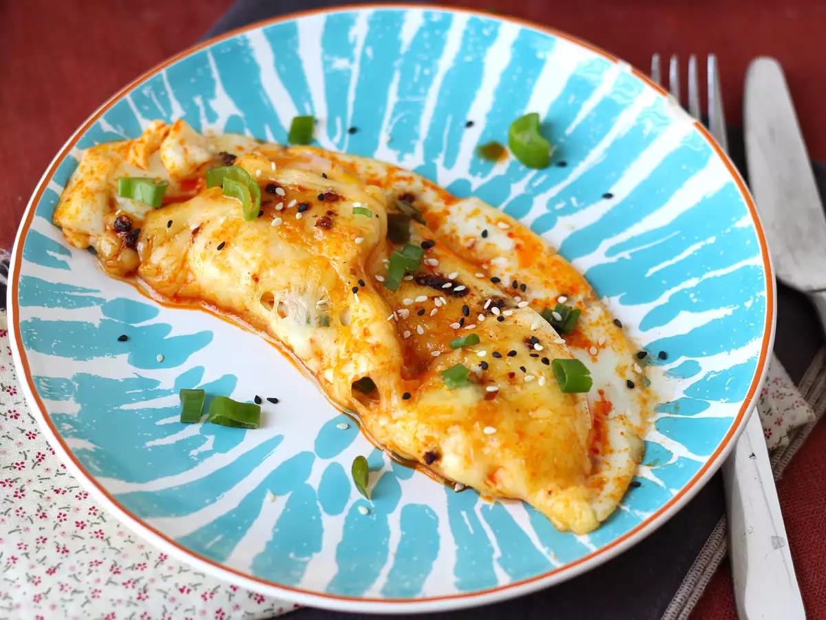 Recept Ocvrta jajca z medom in mocarelo, sladek, slan in pikanten ekspresni zajtrk!