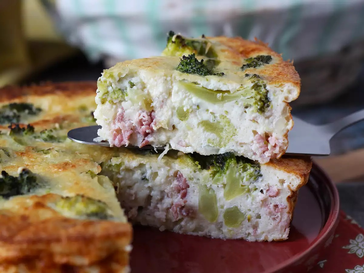 Recept Kiš brez testa z brokolijem, panceto in zrnatim sirom