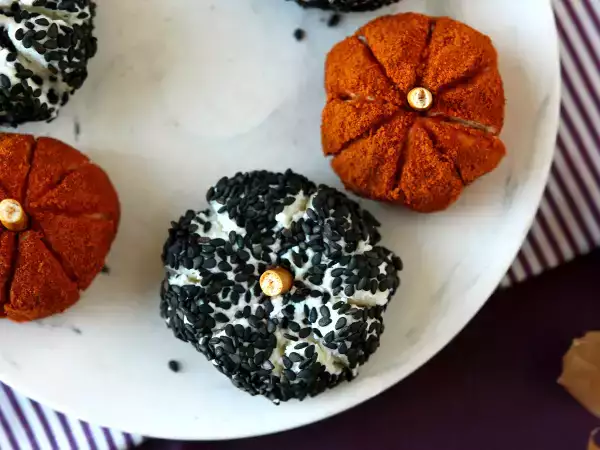 Recept Sirni namaz za aperitiv v obliki buč, kot nalašč za noč čarovnic!