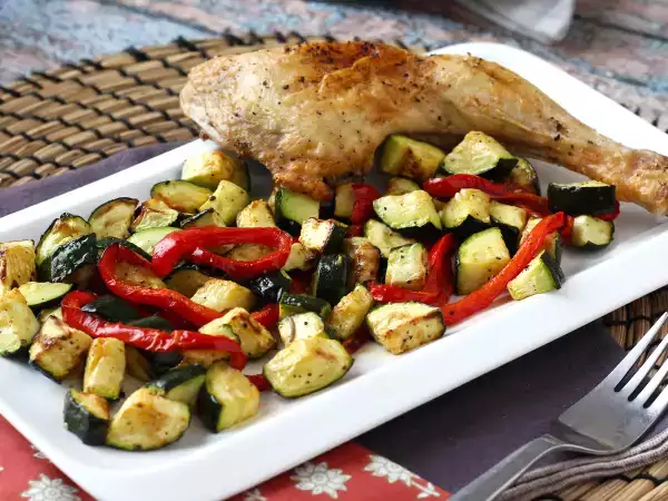 Recept Piščanec s papriko in bučkami v zračnem cvrtniku: pripravljen v 20 minutah!