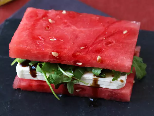 Recept Melonin sendvič s feto raketo, najbolj svež viralni recept za poletje!