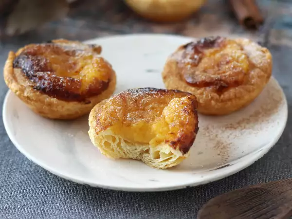 Recept Pastéis de nata v zračnem cvrtniku. hiter in enostaven recept za tradicionalno portugalsko sladico.