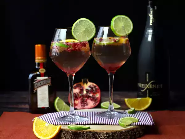 Recept Sangrija iz penečega vina: osvežilna zvezda počitnic