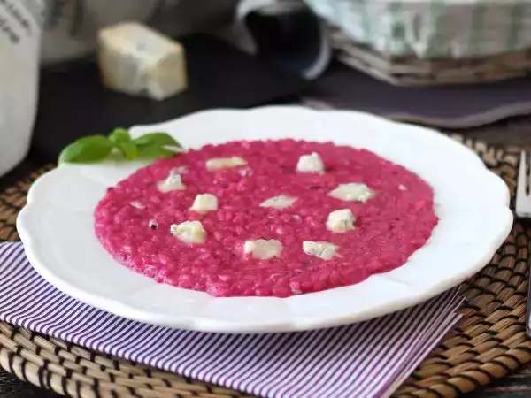 Recept Rižota iz rdeče pese in gorgonzole: eksplozija barv in intenzivnih okusov