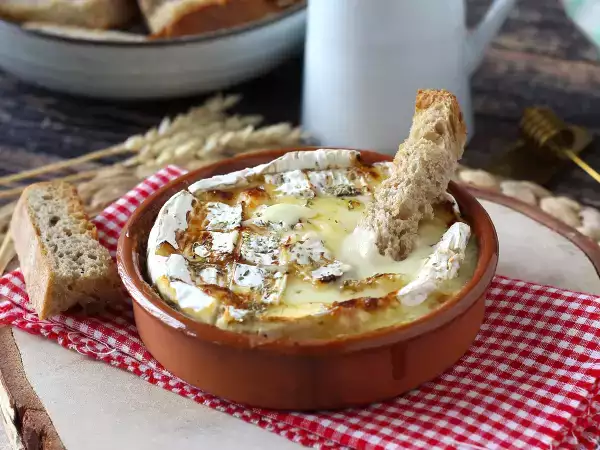 Recept Pečen sir camembert z air fryerjem!