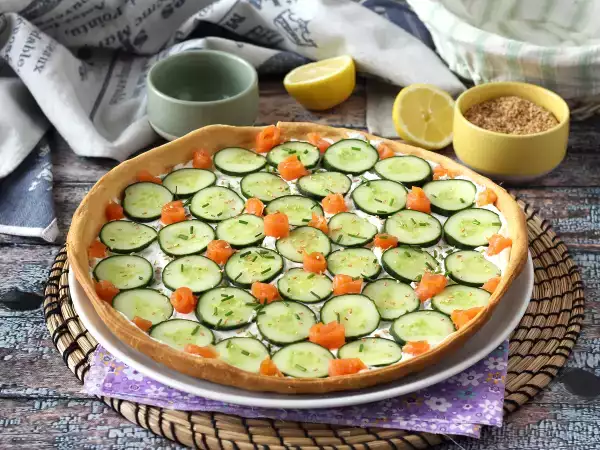 Recept Super osvežujoč poletni tart: rikota, kumare in dimljeni losos