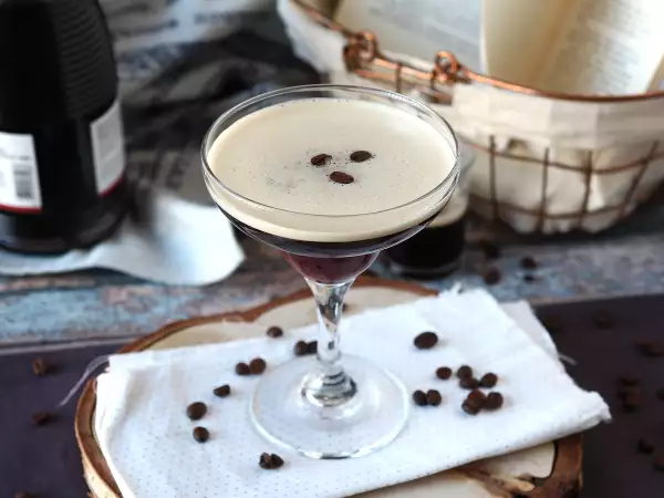 Recept Espresso martini, popoln koktajl za ljubitelje kave