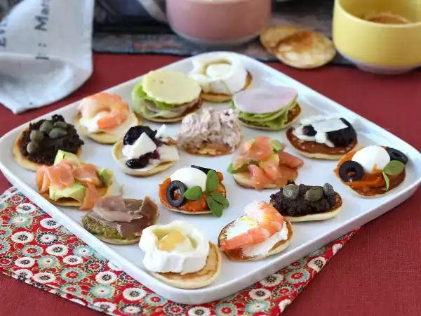 Recept Krožnik blini z nadevi, popoln raznolik aperitiv za praznično sezono