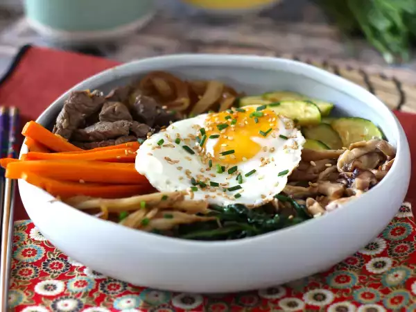 Recept Bibimbap, tradicionalna korejska jed