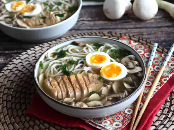 Recept Piščančji ramen: enostavna različica te kultne azijske jedi!
