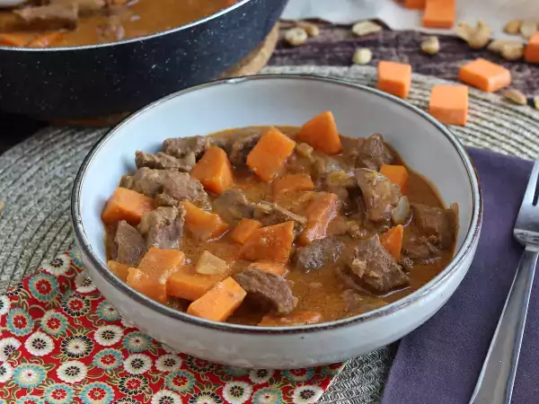 Recept Goveje meso z maféjem (enostavna in še vedno okusna različica!)