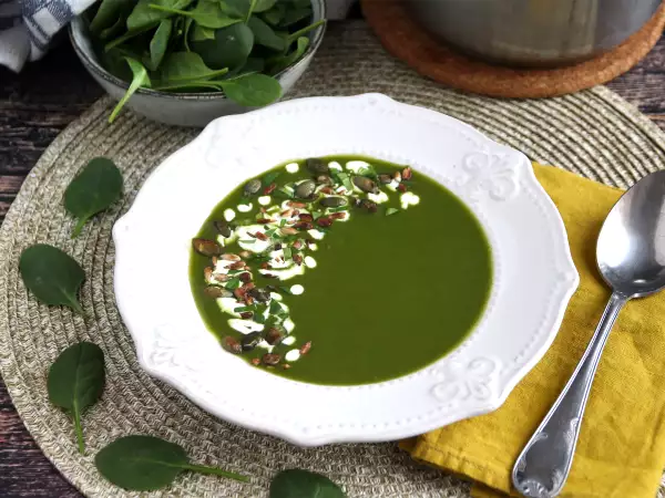 Recept Špinačna juha, trik, s katerim vse pripravimo do tega, da jedo zelenjavo!