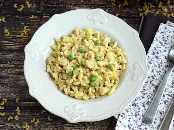 Recept Rižota s čemažem, grahom, bučkami, česnom in zeliščnim sirom