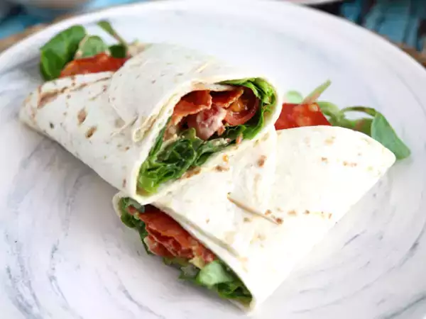 Recept Zavitek s chorizom, avokadom in paradižnikom
