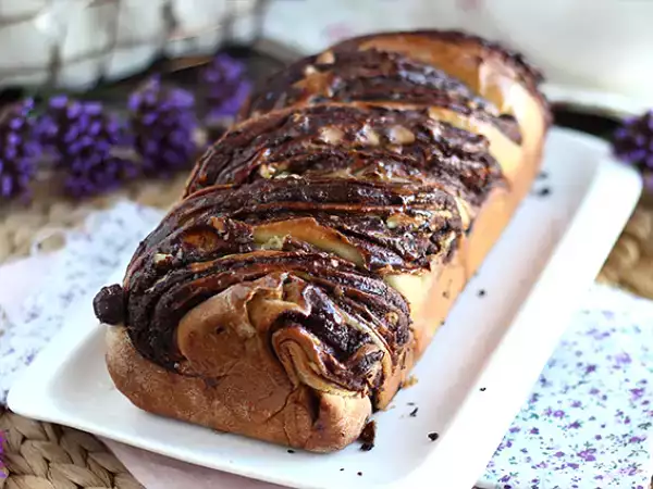 Recept Brioš s čokolado in lešniki babka