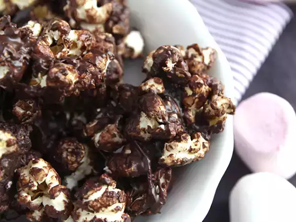 Recept Čokoladni popcorn in marshmallow