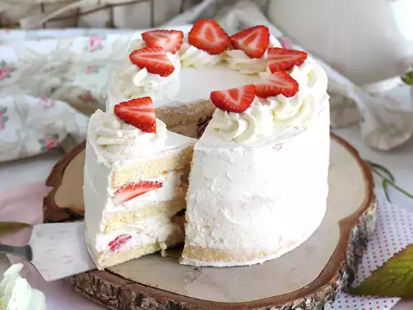 Recept Plastična torta z jagodami in mascarponejevo kremo