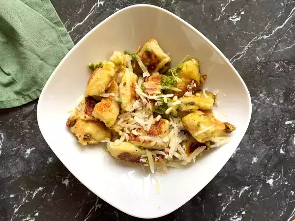 Recept Gnocchi-mozza z zelenim pestom