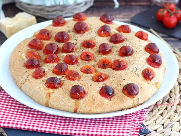 Recept Focaccia s češnjevim paradižnikom