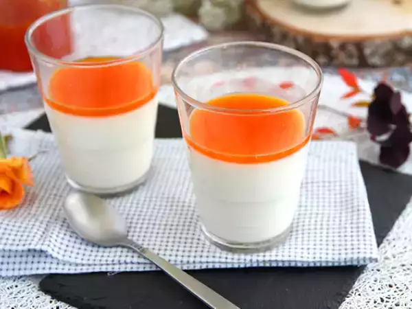Recept Vanilijeva panna cotta z mareličnim coulisom