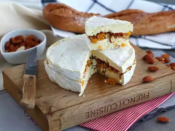 Recept Brie z mareličnim in mandljevim nadevom