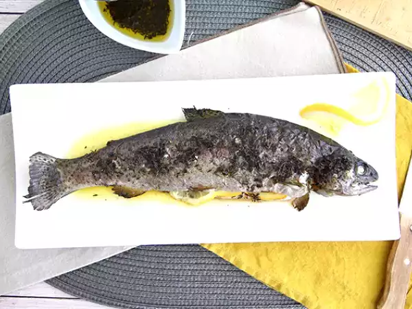 Recept V pečici pečena postrv s timijanom in oljčnim oljem