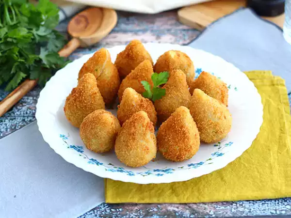 Recept Coxinhas (brazilski piščančji kroketi)