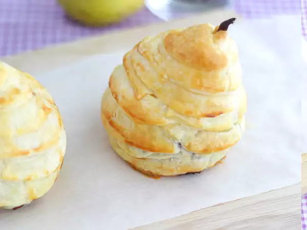 Recept Hruške iz listnatega testa s čokoladnim središčem