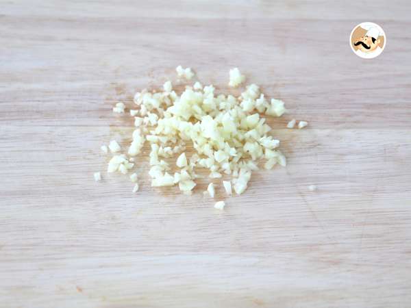 Česnov in peteršiljev kruh - Priprava korak 3