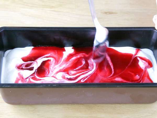 Sladoled iz jogurta in malin - Priprava korak 10