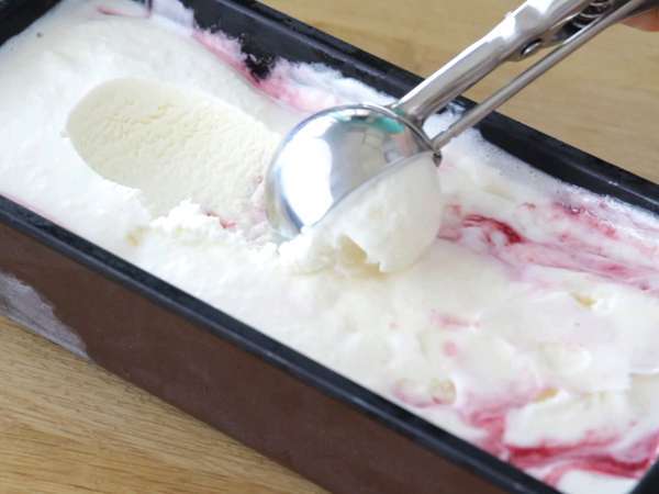 Sladoled iz jogurta in malin - Priprava korak 12