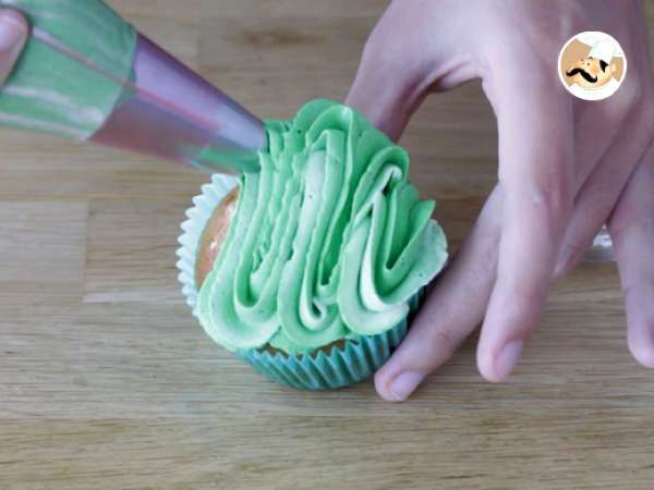 Monster cupcakes za noč čarovnic - Priprava korak 17