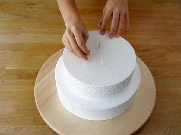 Barvita sladkarije torta - Priprava korak 1