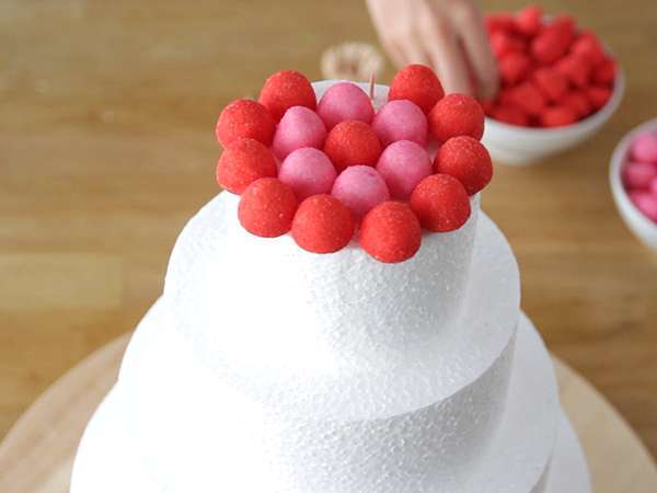 Barvita sladkarije torta - Priprava korak 4