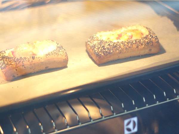 Jajčni čolni s chorizom in sirom - Priprava korak 4